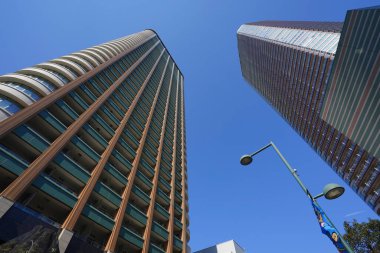 Şehirdeki modern ofis binaları, gökdelenler  