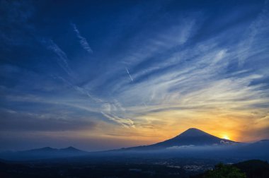 Sunset Dağı 'nda güzel bir gün batımı. Fuji, Japonya