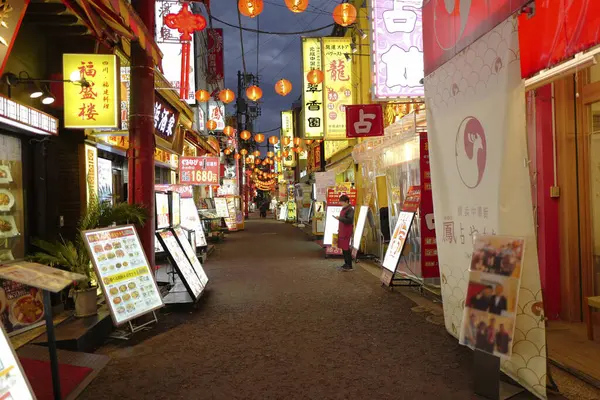 横滨唐人街区在晚上 日本最大的唐人街 — 图库照片