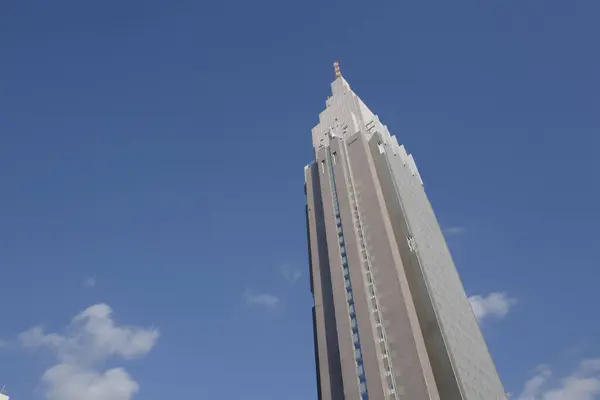 Сучасна Будівля Хмарочоса Блакитному Небі Токіо Японія — стокове фото