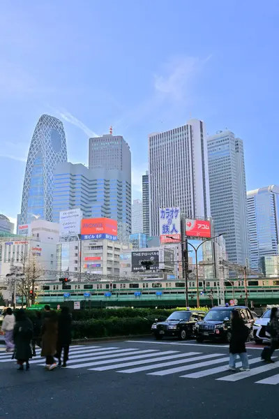 日本城市景观在新宿摩天大楼区 — Stockfoto
