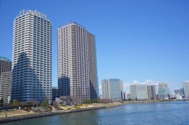 Gündüz Japon şehrinin modern mimarisi 