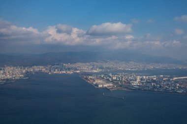 Japonya 'daki Nagasaki şehrinin hava görüntüsü 