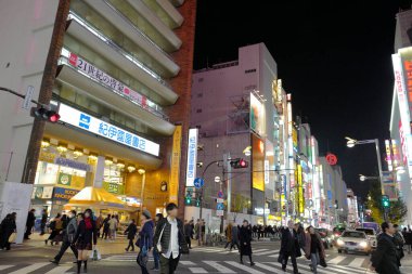Tokyo City, Japonya 'nın alışveriş caddesindeki ışıklar