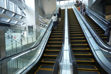 Tokyo, Japonya - Mayıs 219: Metro istasyonunun içi.