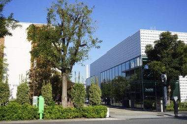 Shibuya, Tokyo, Japonya-5 Kasım 2019: Daikanyama 'daki TSUTAYA kitapları: TSUTAYA tarafından yönetilen şık bir kitapçı  