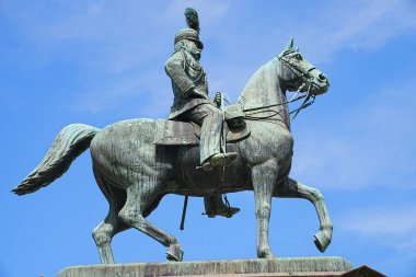 Tokyo 'daki Ueno parkında Prens Komatsu Akihito heykeli..
