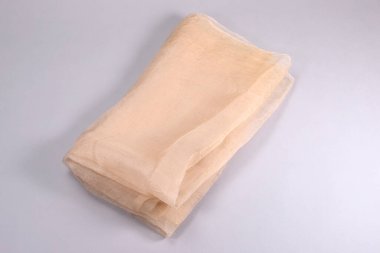 Siyah arkaplanda bej kumaş