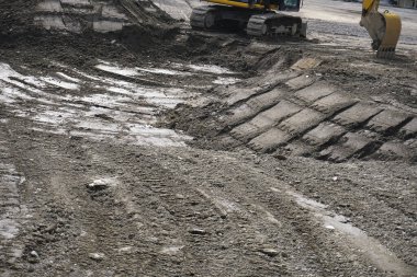 Şehir içinde yol inşaatı