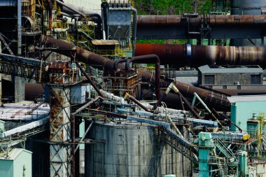 Dağlardaki sanayi tesisi