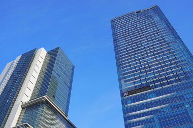 Güneşli bir günde Tokyo şehrinde gökdelenler, Japonya 