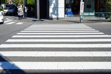 Japon şehrinin modern mimarisinin gündüz görüşü