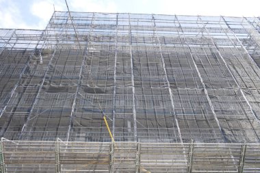 Yeni bir inşaat alanında iskele.