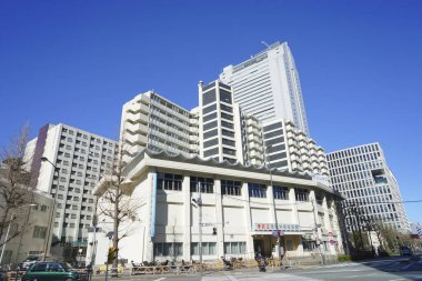 Gündüz vakti gökdelenlerle dolu şehir silueti