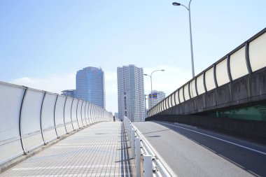 Gündüz Japon şehrinin modern mimarisi 