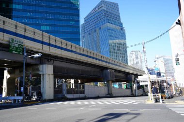 Güneşli bir günde Tokyo 'nun mimarisi. Japonya 