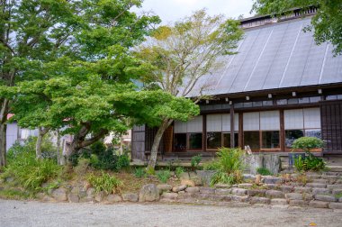 Ev ve bahçeli Japon mimarisi 