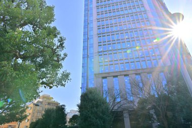 Marunouchi Binası, Marunouchi, Tokyo, Japonya 'da bir gökdelen. 180 metrelik 37 katlı gökdelenin inşaatı 2002 yılında tamamlandı..