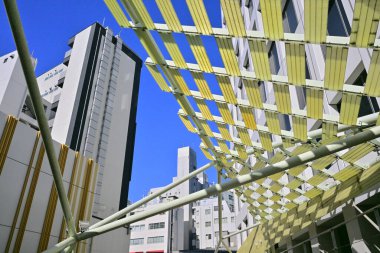 NTT Aoyama yenileme (eskort AOYAMA), Minami Aoyama, Tokyo, Japonya 'da 2005 yılında Kengo Kuma tarafından tasarlanmıştır..