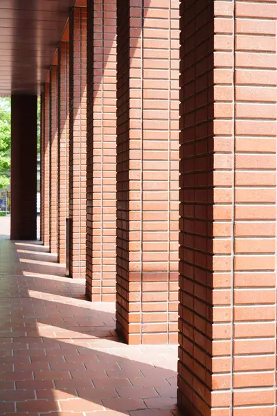 Columnas Ladrillo Rojo Arquitectura Moderna Ciudad Tokio Japón —  Fotos de Stock
