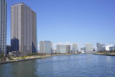 Gündüz Japon şehrinin modern mimarisi 