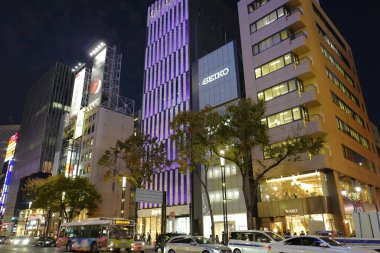 Tokyo, Japonya 'daki Ginza alışveriş merkezinin gece manzarası