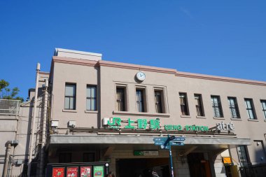 Ueno İstasyonu (Ueno-eki), Tokyo 'nun Tait bölgesindeki büyük tren istasyonu.