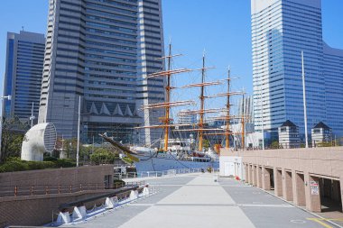 Nippon-maru gemisi, Yelken Sergisi, Nippon-maru Anıt Parkı, Minato Mirai. Kalıcı olarak Yokohama Limanı, Japonya 'ya demirlemiş.