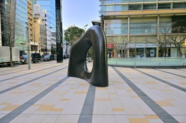 Şehirde modern taş siyah sanat