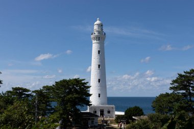 Deniz kıyısındaki deniz feneri