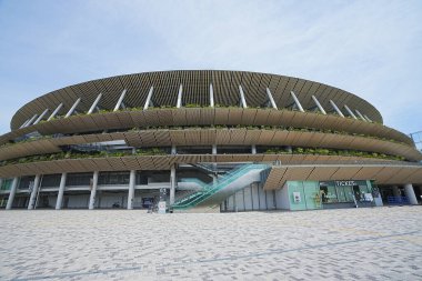 Şehirdeki futbol stadyumunun önü.