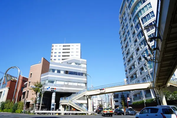 日本の都市の近代建築 昼間の景色 — ストック写真