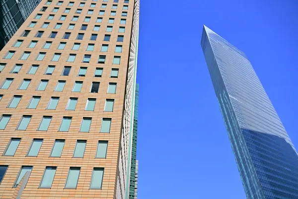 Сучасні Офісні Будівлі Місті Хмарочоси Сонячний День — стокове фото