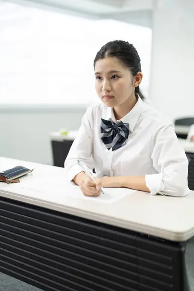 Porträt Einer Asiatischen Studentin Klassenzimmer — Stockfoto