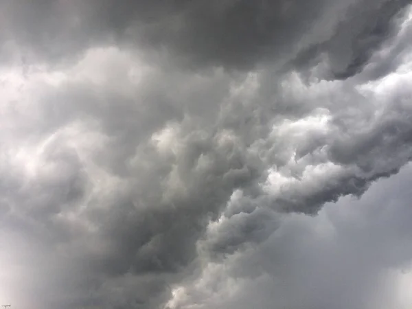 Γκρι Σύννεφα Ουρανός Πριν Βροχή Και Βροντή — Φωτογραφία Αρχείου