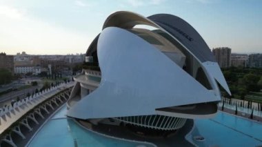 Valencia Skyline 'ın hava görüntüsü, İspanya' nın Valencia şehrinde uçan insansız hava aracı.