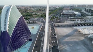 Valencia Skyline 'ın hava görüntüsü, İspanya' nın Valencia şehrinde uçan insansız hava aracı.