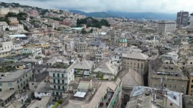 Genoa Drone Manzaralı Şehir Skyline Ceneviz, İtalya. Temmuz 2023 'te yapıldı