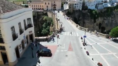 Ronda, İspanya 'da Köprü Ronda Drone Manzarası. Temmuz 2023 'te 4K' da yapıldı.
