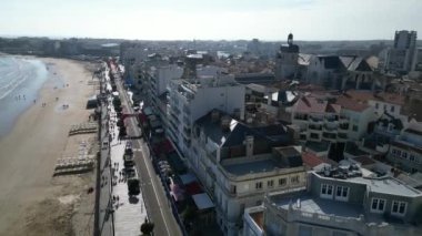 Les Sables-d 'Olonne Güney Batı Fransa Sahil İHA' sı Temmuz 2023 'te 4K' da çekildi.