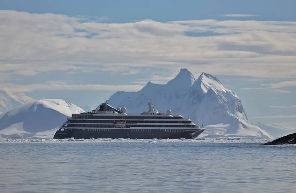 World Traveller Cruise Ship Antarktidě — Stock fotografie