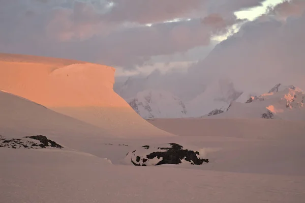 Antarktiszi Táj Tenger Hegyek Jéghegyek Jogdíjmentes Stock Képek