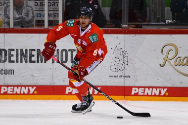 DUESSELDORF, Almanya - 25 Ekim 2022 Hokey maçı DEL Dusseldorfer EG - Icebaeren Berlin