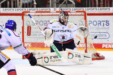 DUESSELDORF, Almanya - 25 Ekim 2022 Hokey maçı DEL Dusseldorfer EG - Icebaeren Berlin