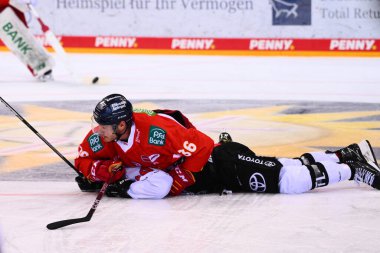 DUESSELDORF, ALMANY - 28 Ekim 2022: JOONAS JRVINEN. Hokey maçı DEL Duesseldorfer EG - Koelner Haie