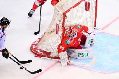 DUESSELDORF, Almanya - 28 Ekim 2022 HENRIK HAUKELAND. Hokey maçı DEL Duesseldorfer EG - Koelner Haie