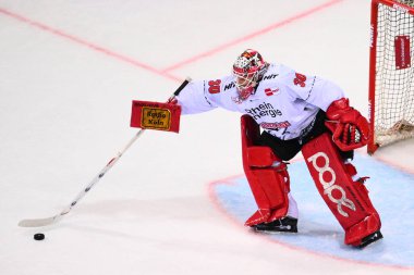 DUESSELDORF, Almanya - 28 Ekim 2022 MIRKO PANTKOWSKI. Hokey maçı DEL Duesseldorfer EG - Koelner Haie