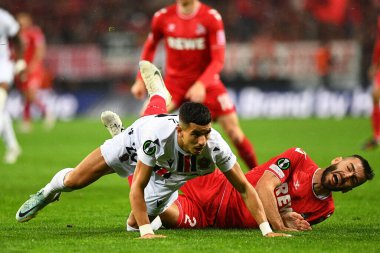 ALMANY, COLOGNE - 3 Kasım 2022: Youcef Atal, Sargis Adamyan. UEFA Avrupa Konferans Ligi 1. FC Koeln - RHEIN Enerji Stadyumu 'nda OGC Nthe