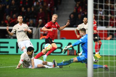 LEVERKUSEN, ALMANY - 06.11.22: Mitchel Bakker golünü atıyor. Bundesliga FC Bayer 04 Leverkusen 1 'e karşı. Bayarena 'daki FC Union