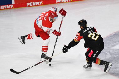 KREFELD, ALMANY 10 Kasım 2022: BOKK Dominik, WEJSE Hristiyan. Deutschland Kupası 2022, Almanya - Yayla-Arena 'da Danimarka 